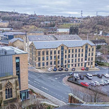 Chic Mill Conversion Beside Piece Hall & Eureka! Halifax Bagian luar foto
