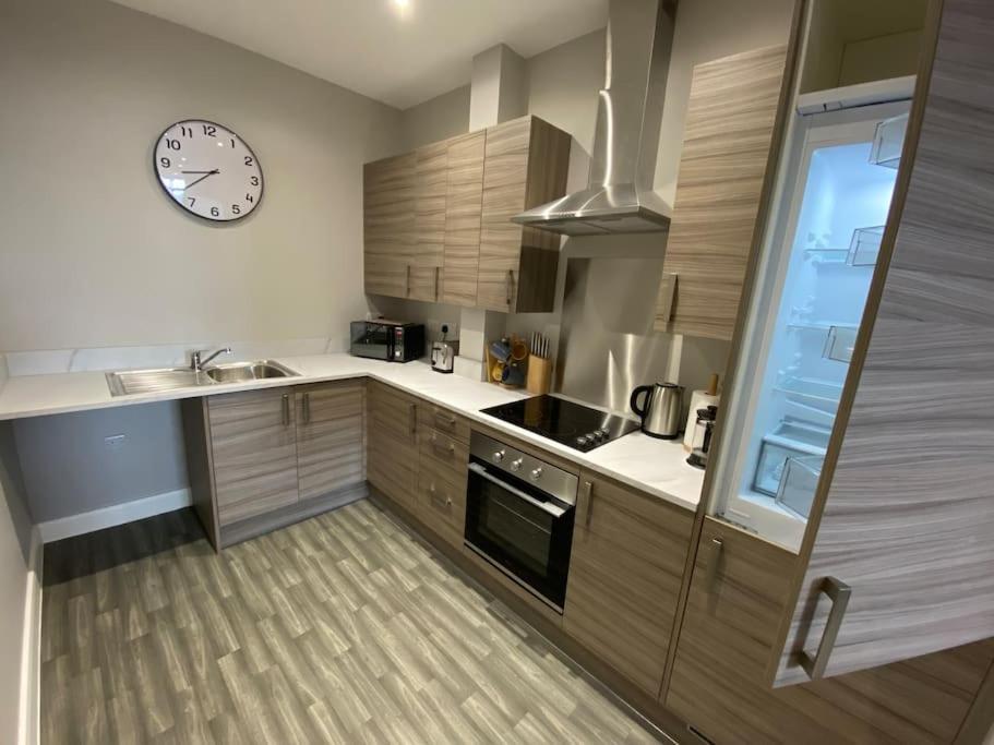 Chic Mill Conversion Beside Piece Hall & Eureka! Halifax Bagian luar foto
