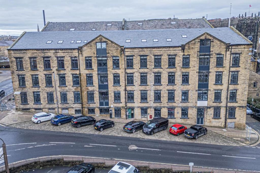 Chic Mill Conversion Beside Piece Hall & Eureka! Halifax Bagian luar foto