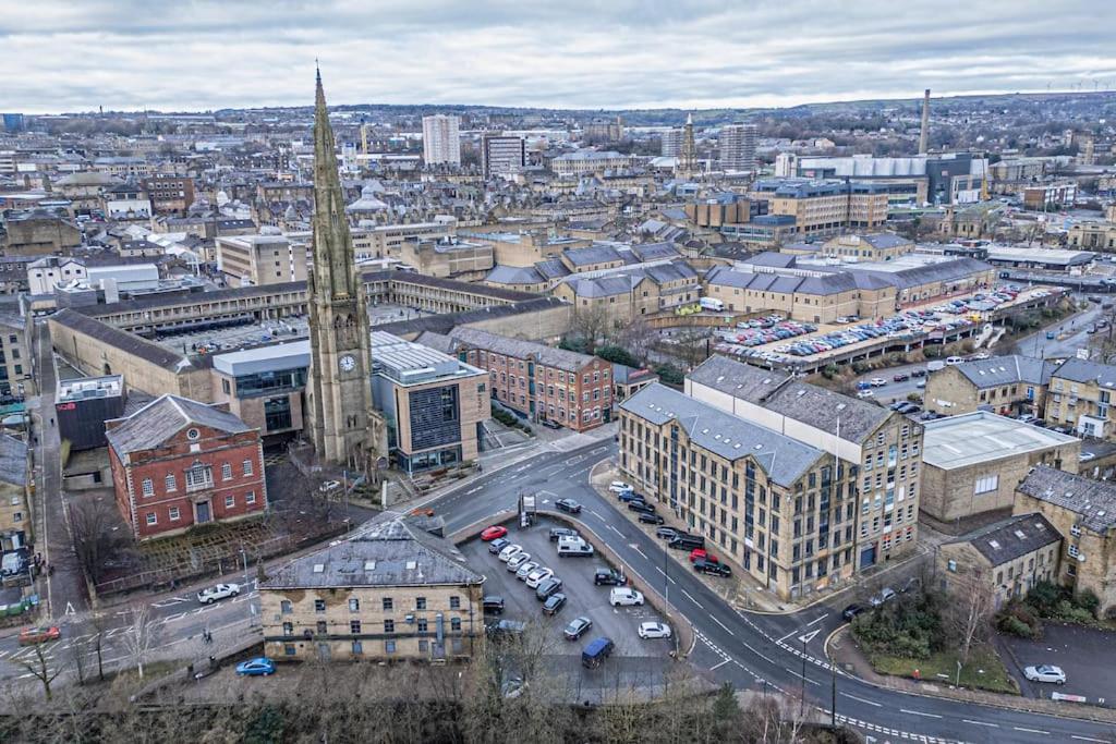 Chic Mill Conversion Beside Piece Hall & Eureka! Halifax Bagian luar foto