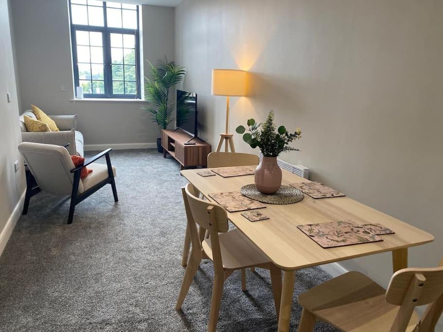Chic Mill Conversion Beside Piece Hall & Eureka! Halifax Bagian luar foto